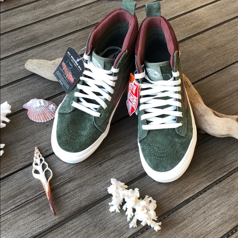 🌴🌼VANS- MOUNTAIN ALL WEATHER PROOF HIGH TOPS🌼🌴 - Picture 2 of 14